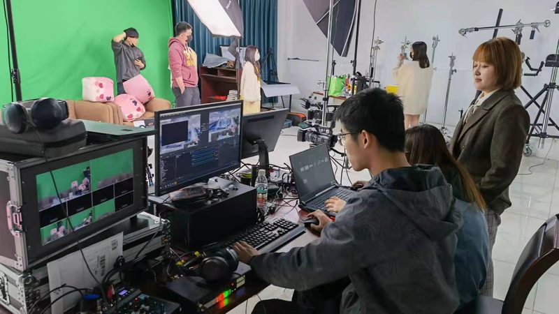 室内拍摄，柔光箱与反光板如何选择？**